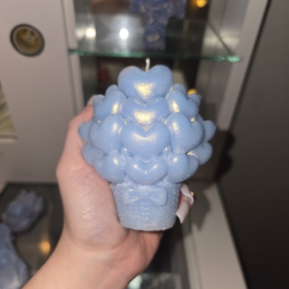 Blue Velvet Rosewood Candle Trio – Rose Cluster, Cross Candle & Floral (Beeswax) - Picture 7 of 7
